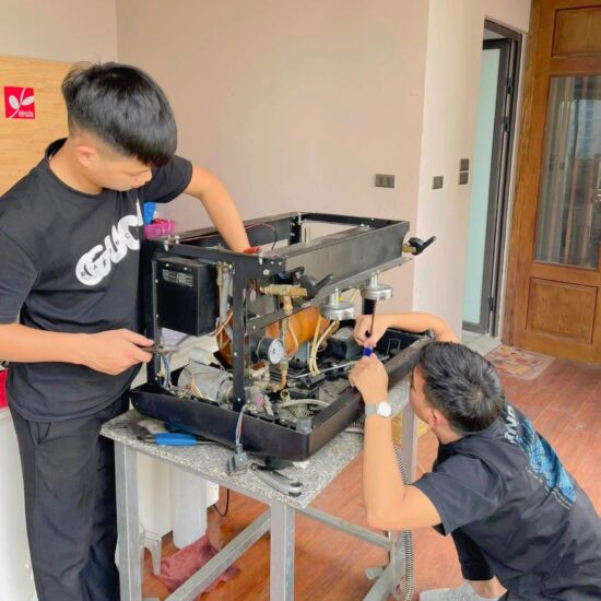 Hình ảnh sửa máy bên C&T
