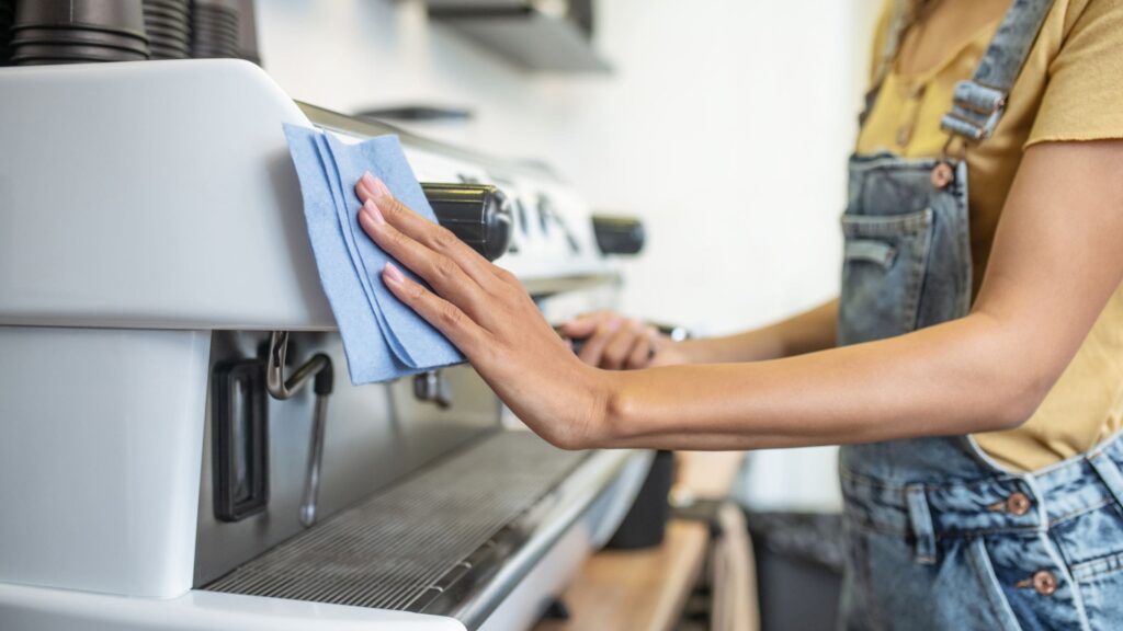 Tần suất vệ sinh máy pha cà phê