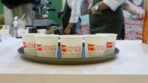 Uống thử cà phê pha máy Royal chính hãng